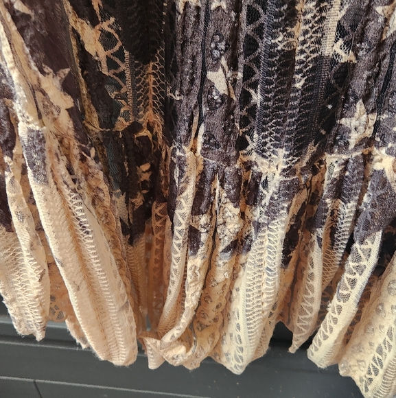 Origami Star Print Tulle & Lace Vest - Picture 10 of 11